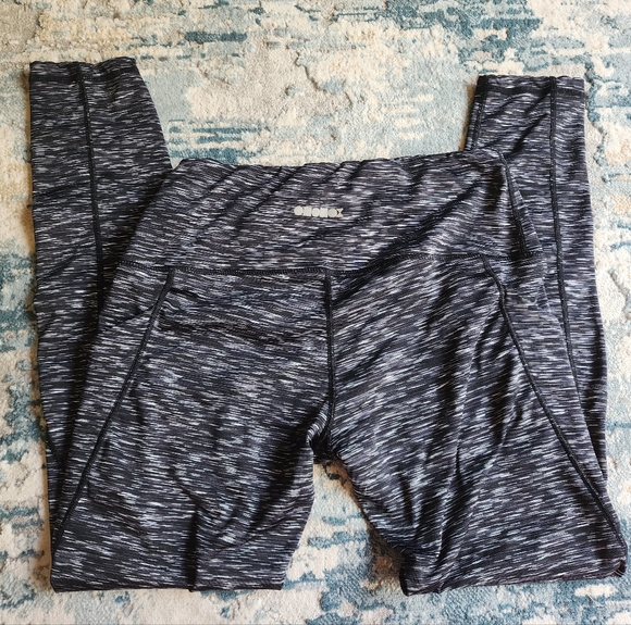 Workout Bundle Leggings & Tank Size M - Picture 2 of 7